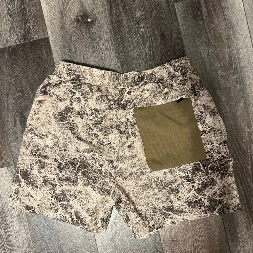 lululemon athletica Brown Patterned Men's Athletic Shorts - Picture 3 of 5